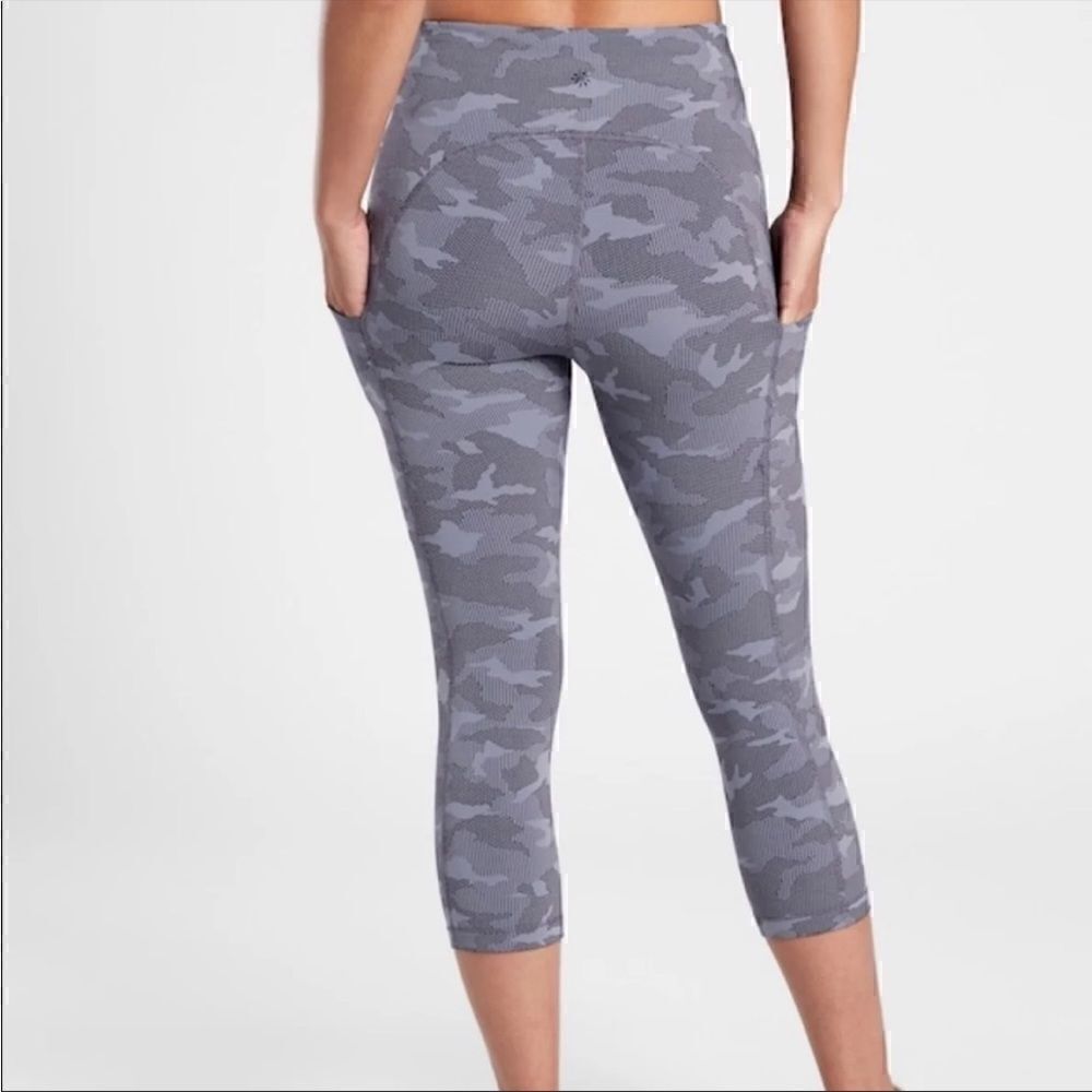 Athleta ultimate stash textured pocket leggings in purple camo